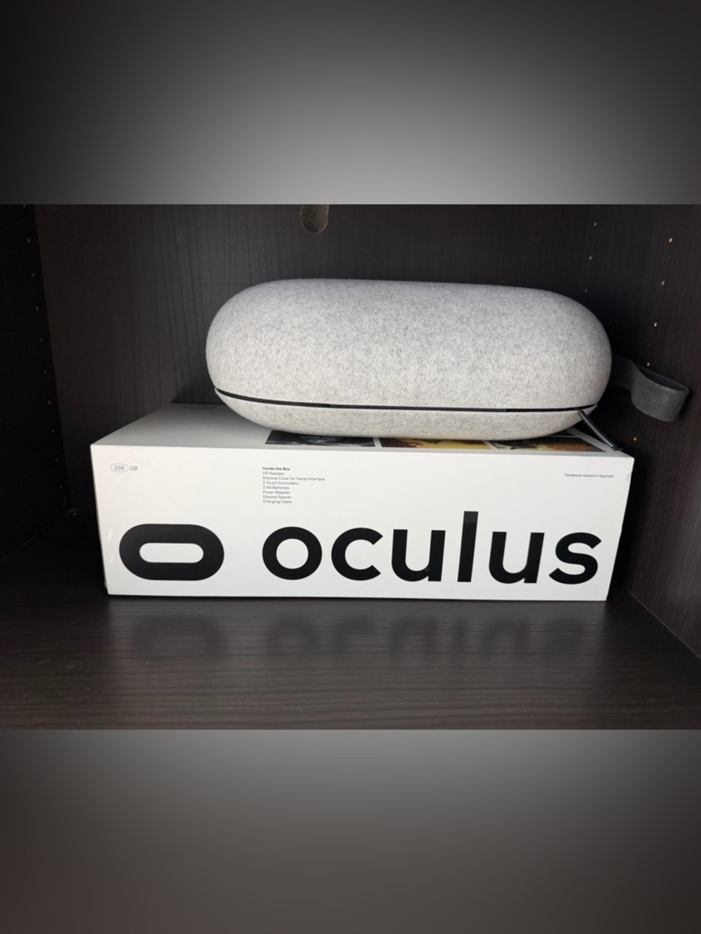 Meta Oculus Quest 2 256GB + Carrying Case